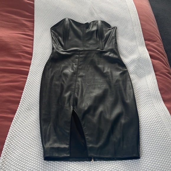 Leather dress - Picture 5 of 9